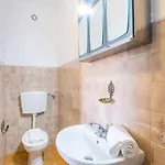 Camila - Ideal Location Ten-min Walk To Marina 빌라 *