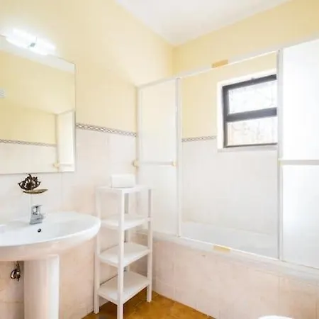 Villa Camila - Ideal Location Ten-min Walk To Marina Albufeira